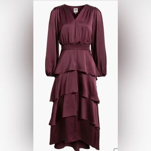 Long Sleeve Tiered High-Low Satin Dress
Anne Klein 8 New without tags
